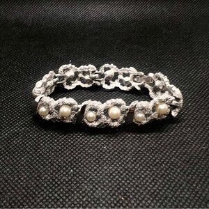 Vintage Crown Trifari Pearl Silver‎ tone Link Bracelet Jewelry
